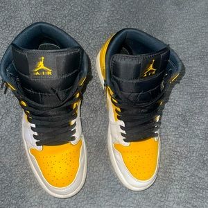 Men’s Air Jordan 1 University Gold W